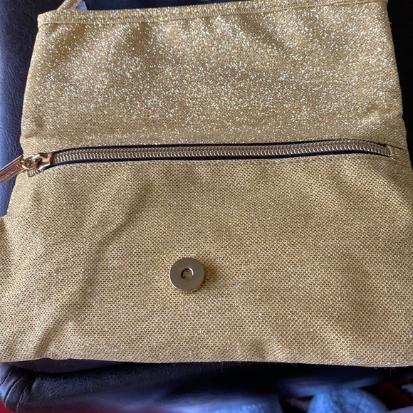 Victoria Secret gold shimmer makeup bag - Picture 4 of 6